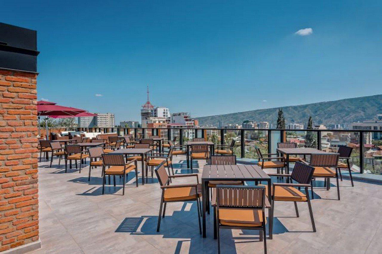 Ramada By Wyndham Tbilisi Old City Hotell Exteriör bild