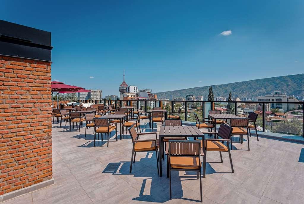 Ramada By Wyndham Tbilisi Old City Hotell Exteriör bild